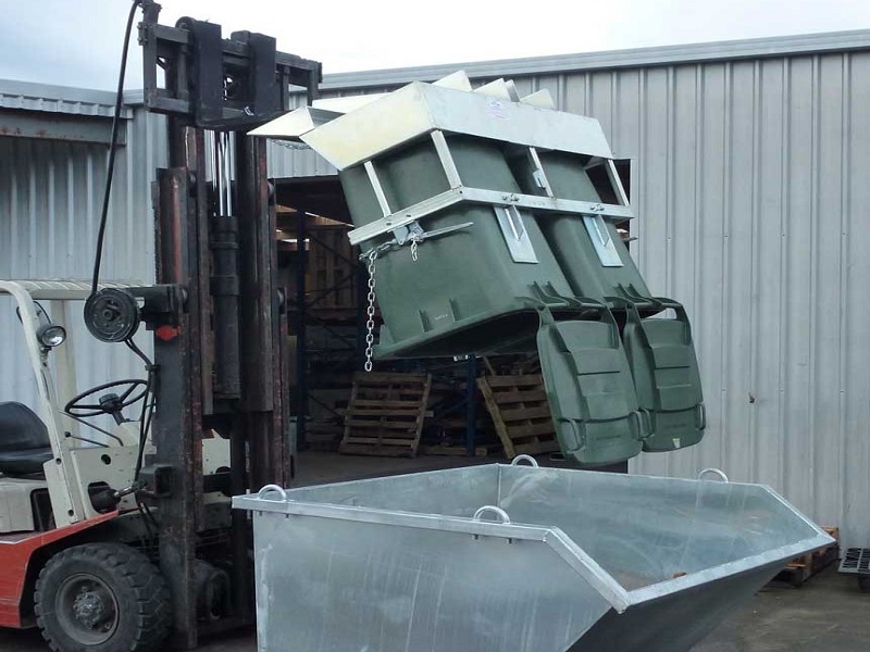 Wheel bin tipper attached on forklift lifting two bins